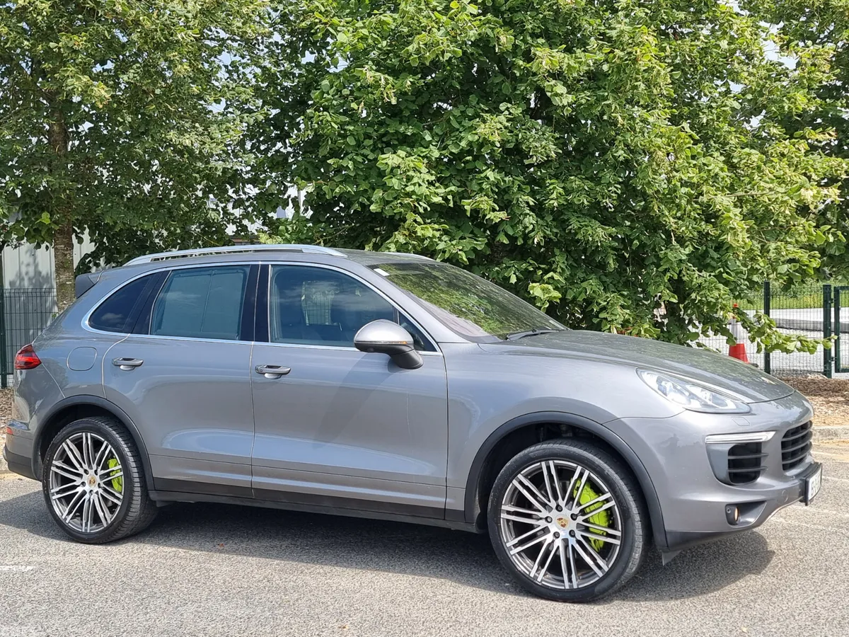 Porsche Cayenne SUV, Petrol Plug-in Hybrid, 2015, Grey