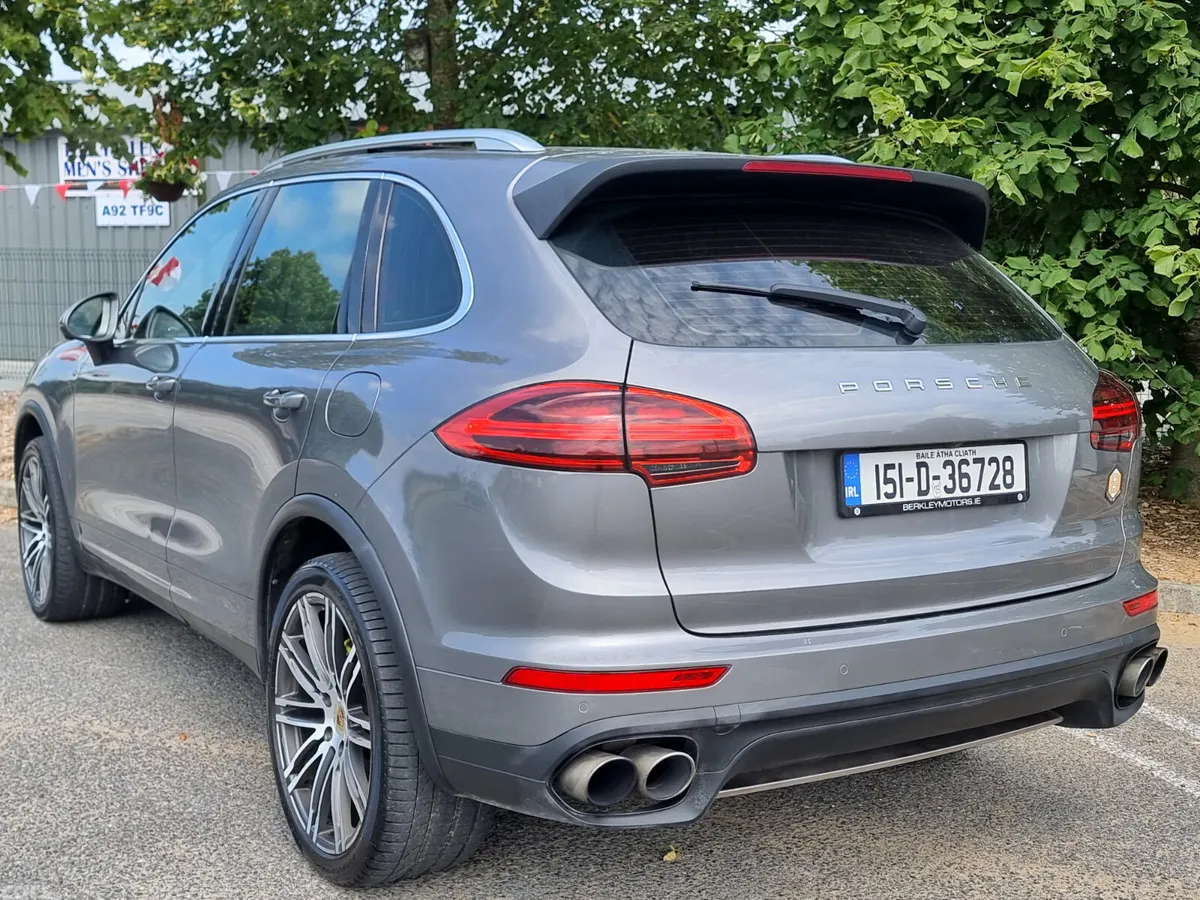 Porsche Cayenne SUV, Petrol Plug-in Hybrid, 2015, Grey