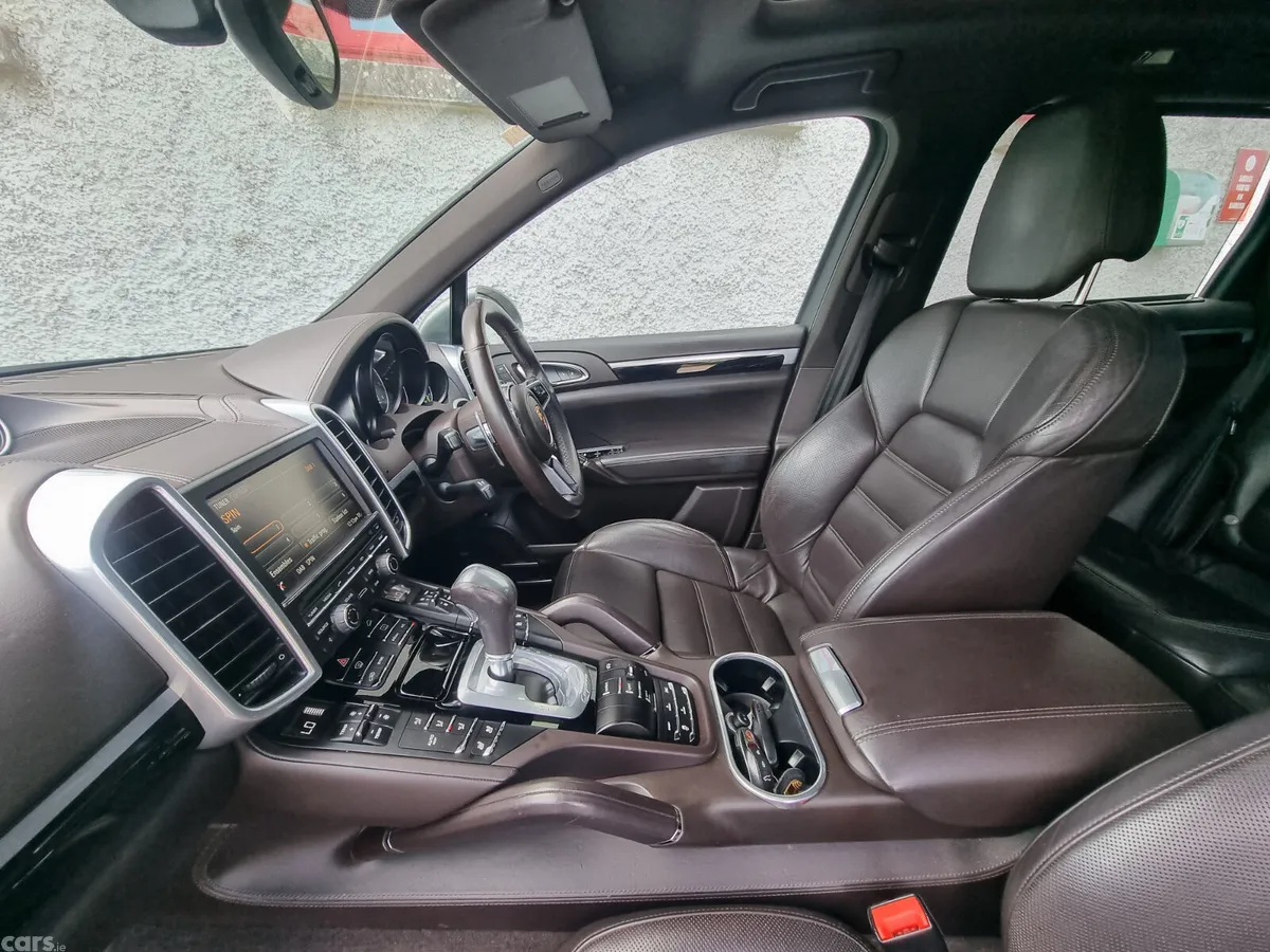 Porsche Cayenne SUV, Petrol Plug-in Hybrid, 2015, Grey