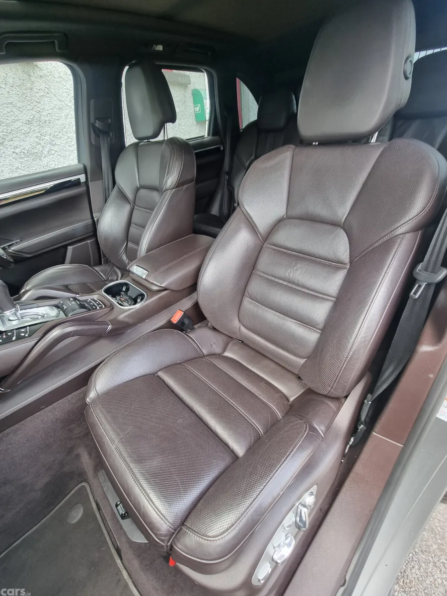 Porsche Cayenne SUV, Petrol Plug-in Hybrid, 2015, Grey