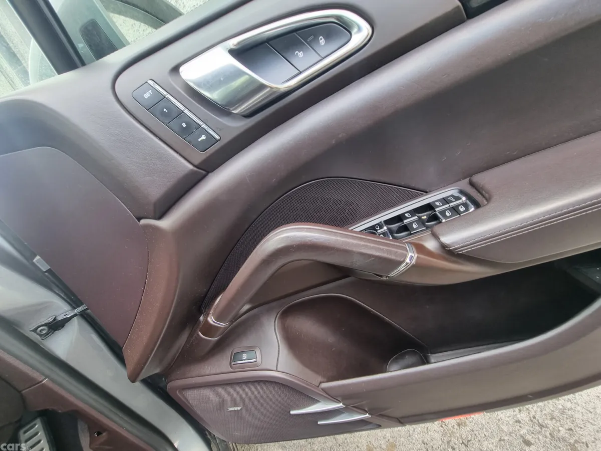 Porsche Cayenne SUV, Petrol Plug-in Hybrid, 2015, Grey