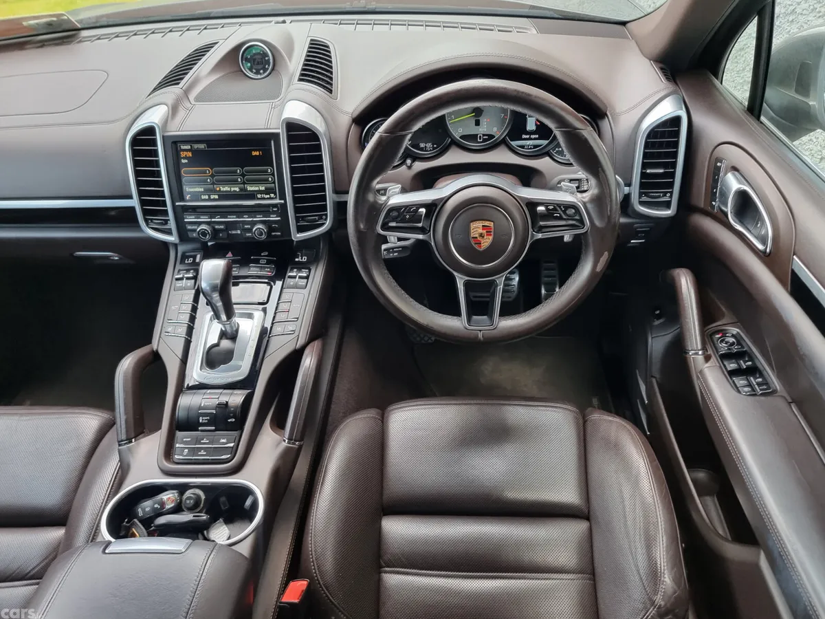 Porsche Cayenne SUV, Petrol Plug-in Hybrid, 2015, Grey