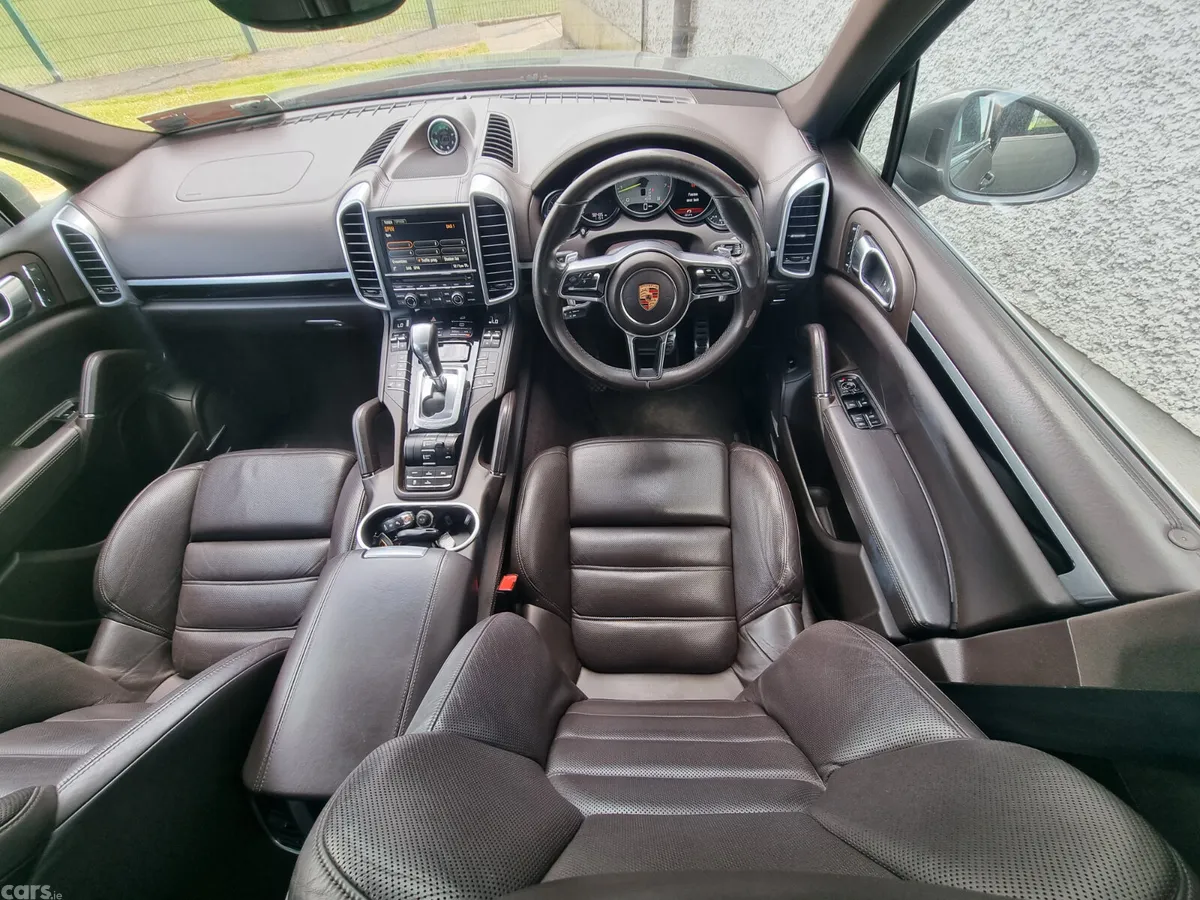 Porsche Cayenne SUV, Petrol Plug-in Hybrid, 2015, Grey
