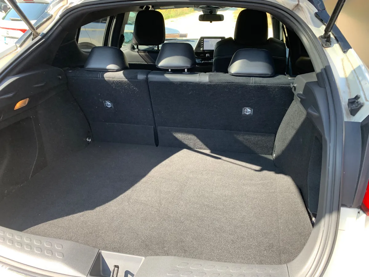 Toyota C-HR SUV, Petrol Hybrid, 2019, White