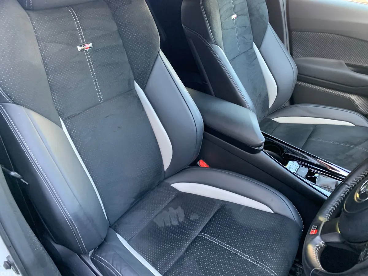 Toyota C-HR SUV, Petrol Hybrid, 2019, White