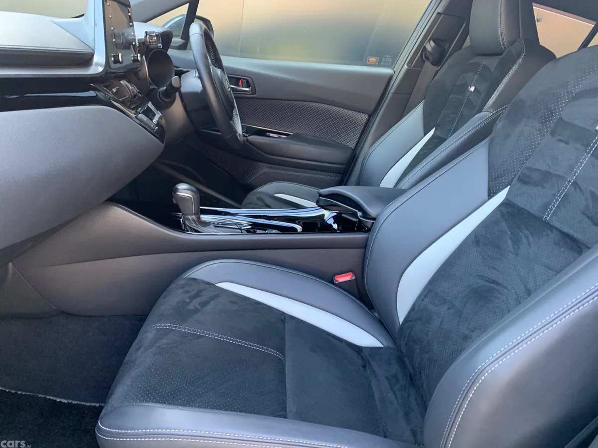 Toyota C-HR SUV, Petrol Hybrid, 2019, White