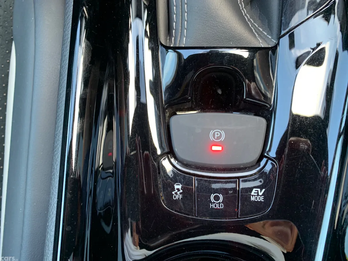 Toyota C-HR SUV, Petrol Hybrid, 2019, White