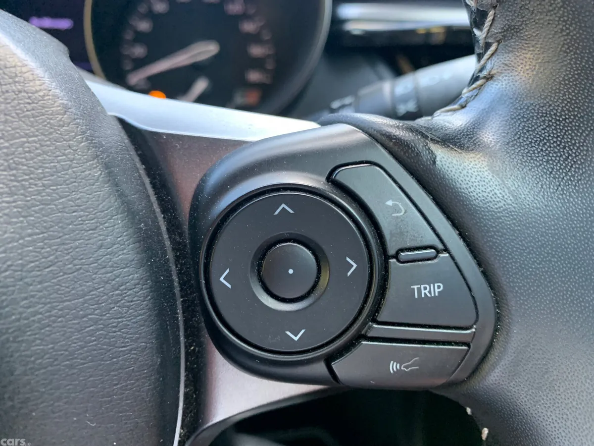 Toyota C-HR SUV, Petrol Hybrid, 2019, White