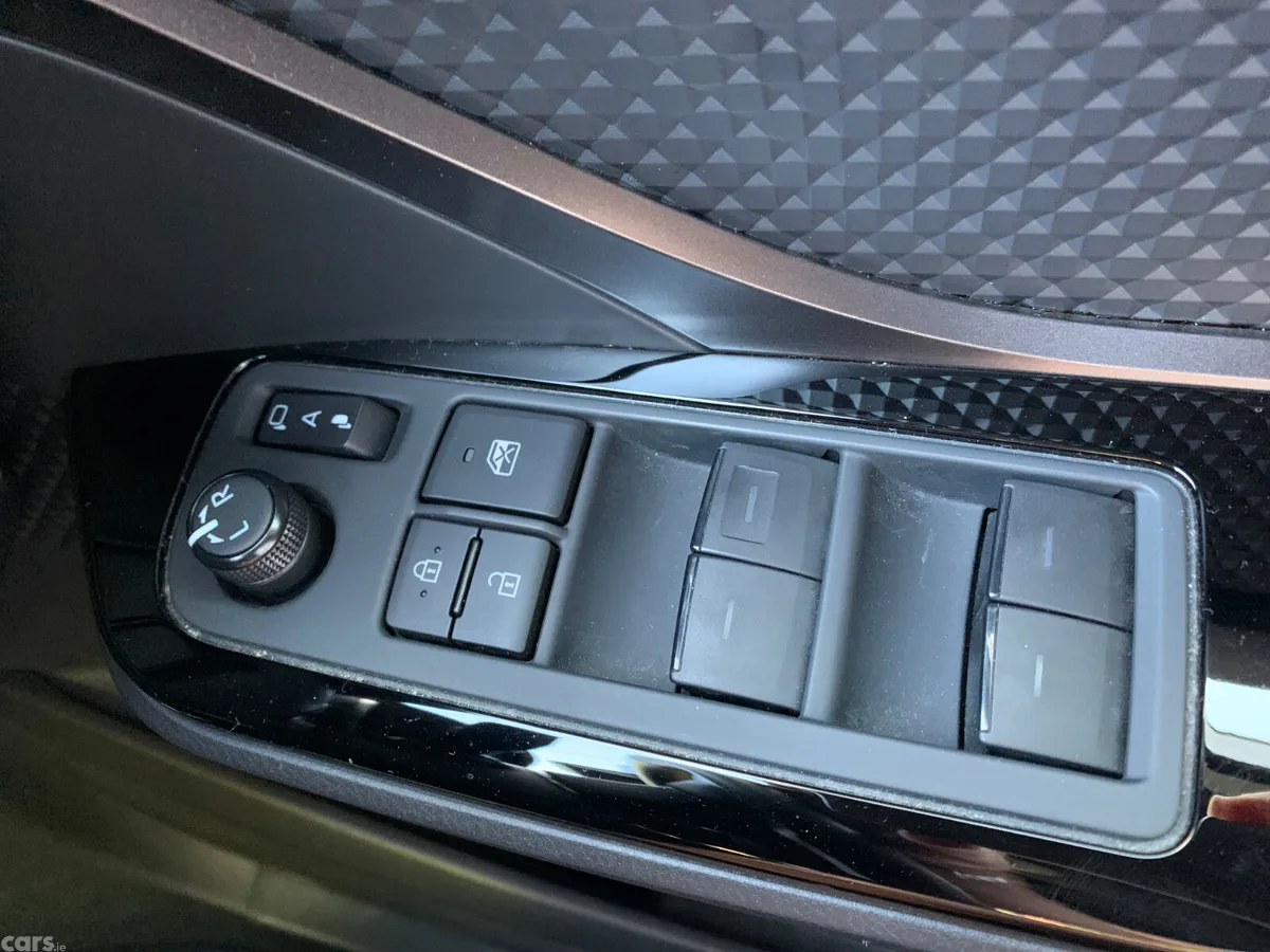 Toyota C-HR SUV, Petrol Hybrid, 2019, White