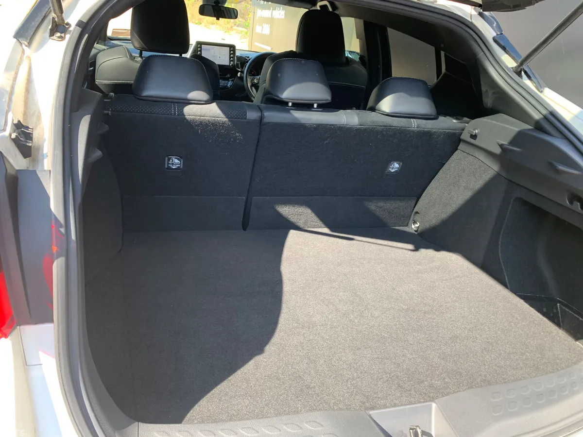 Toyota C-HR SUV, Petrol Hybrid, 2019, White