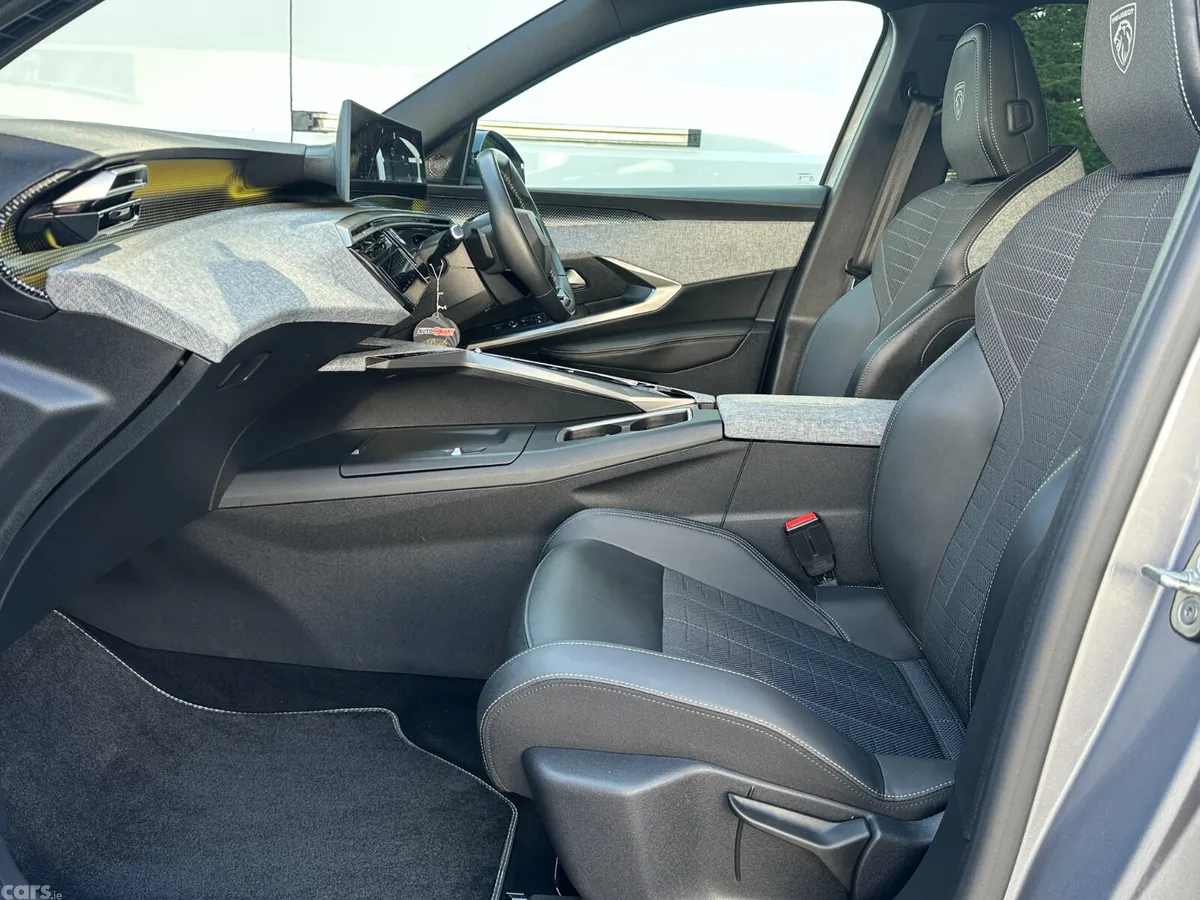 Peugeot 3008 MPV, Petrol Hybrid, 2025, Grey