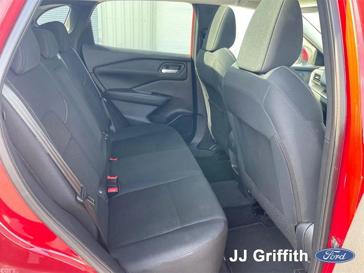 Nissan Qashqai MPV, Petrol, 2024, Red