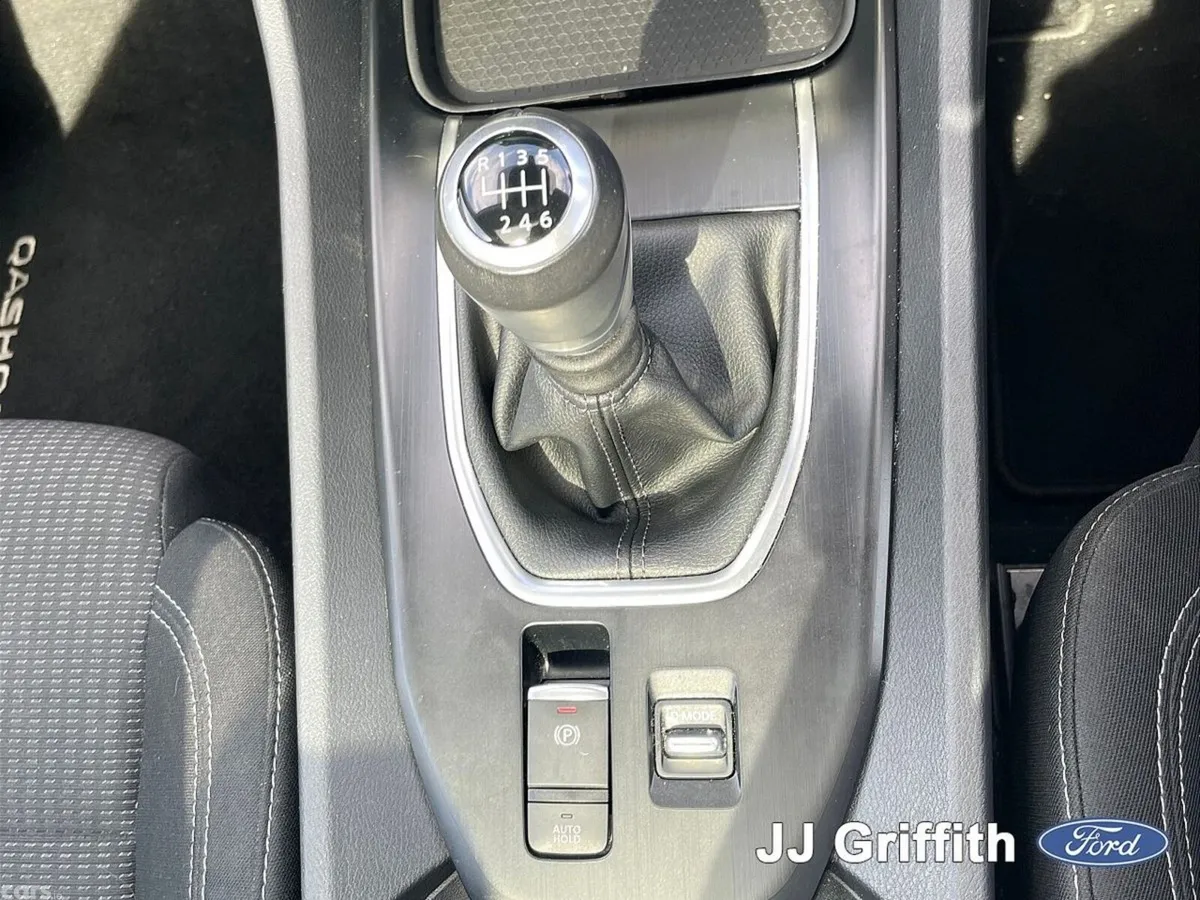 Nissan Qashqai MPV, Petrol, 2024, Red