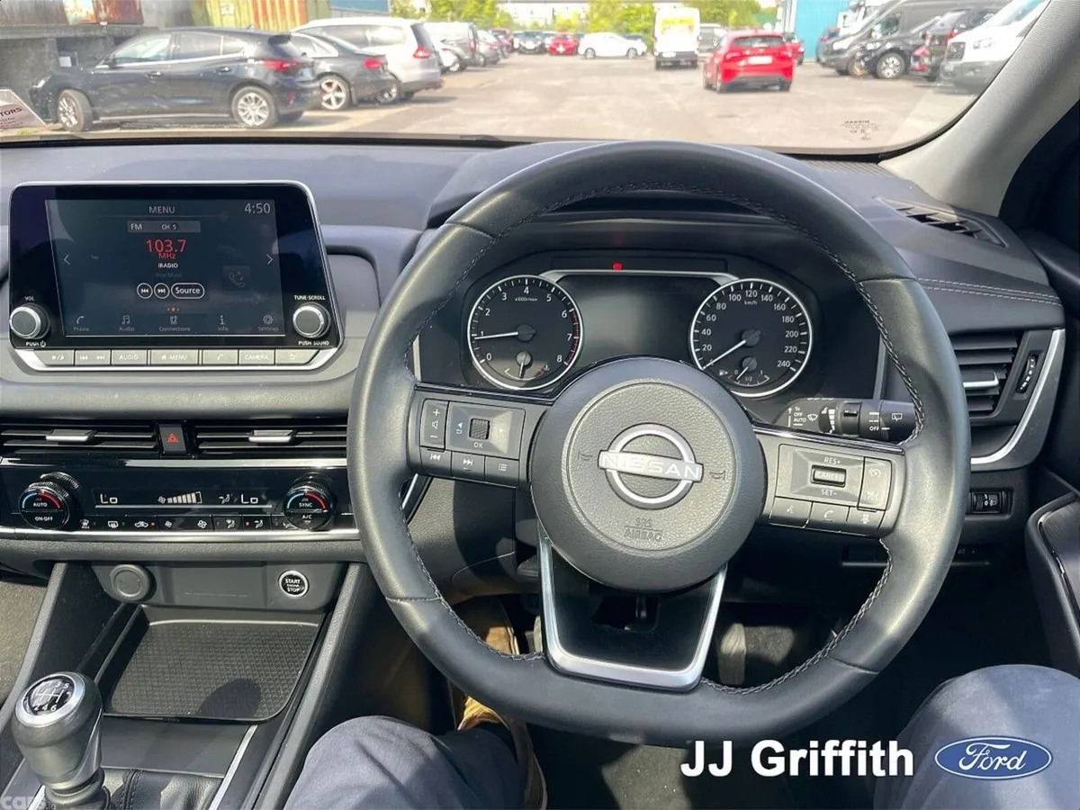 Nissan Qashqai MPV, Petrol, 2024, Red