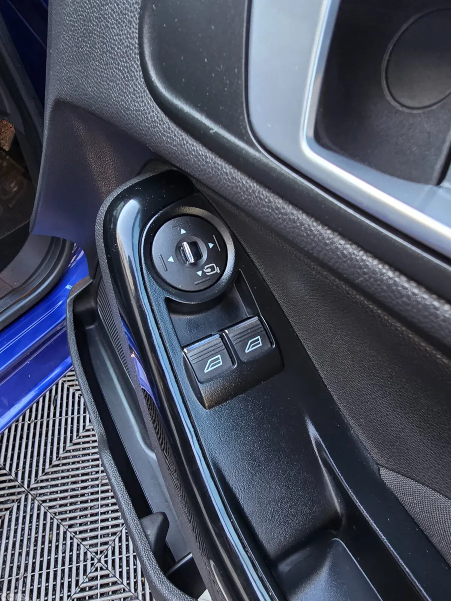 Ford Fiesta Hatchback, Petrol, 2014, Blue