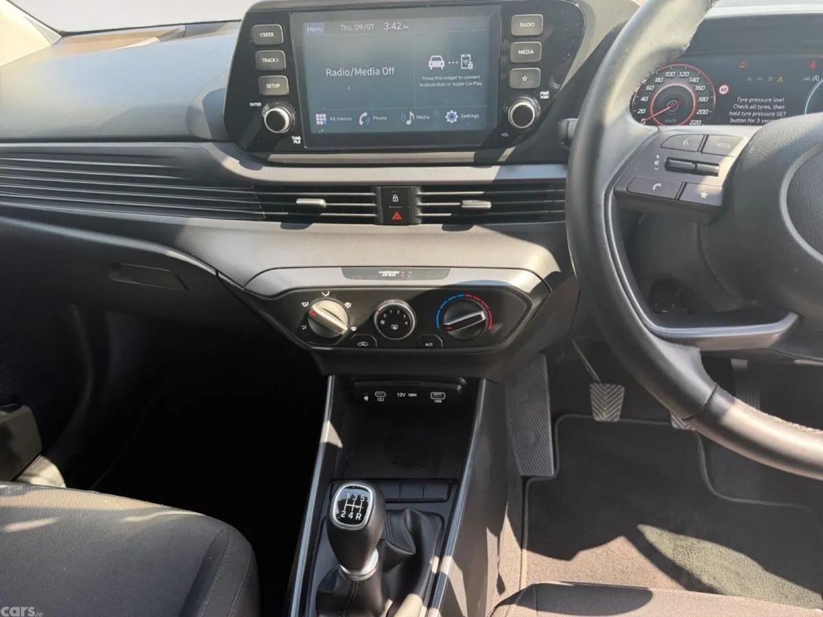 Hyundai i20 Hatchback, Petrol, 2024, Grey