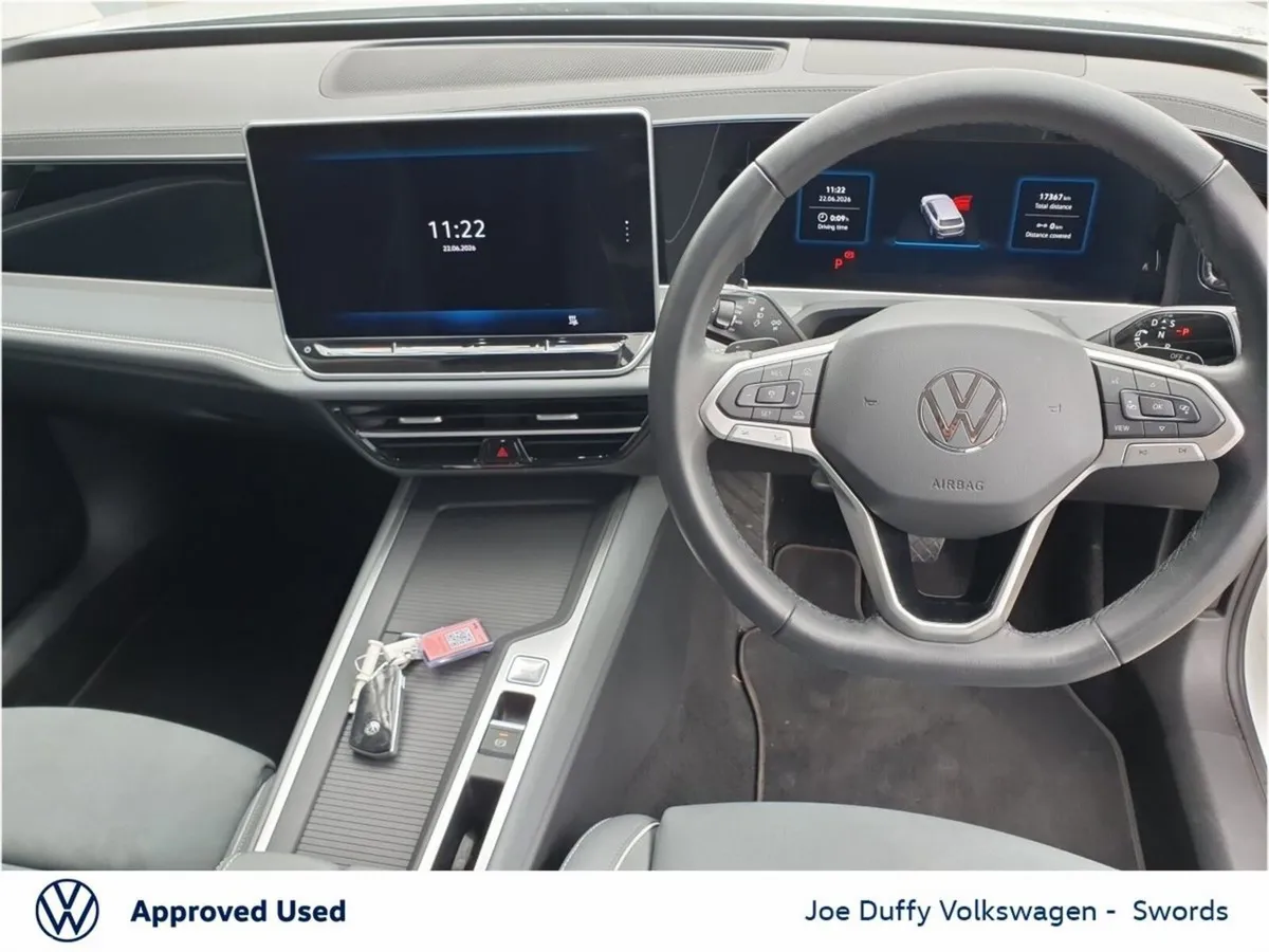 Volkswagen Passat Estate, Petrol Hybrid, 2025, White