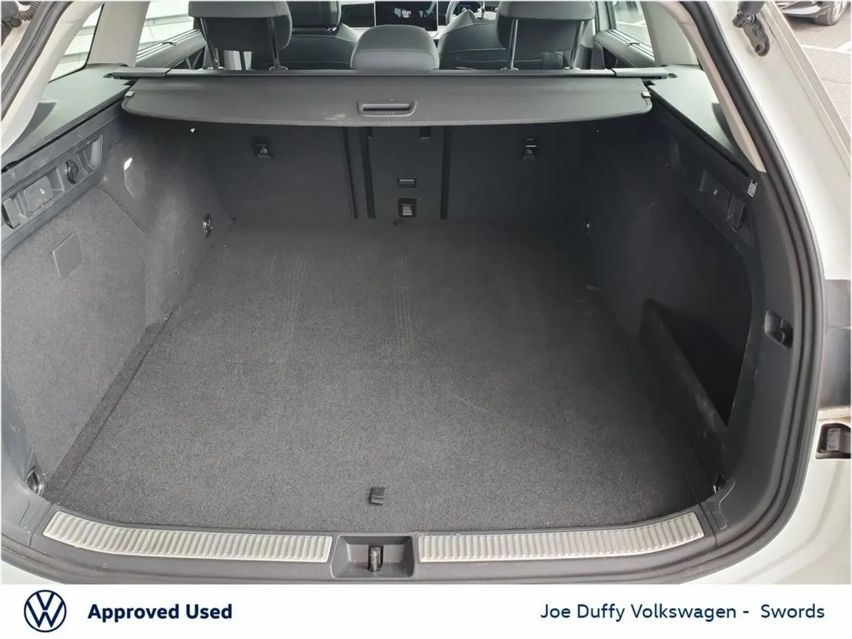 Volkswagen Passat Estate, Petrol Hybrid, 2025, White