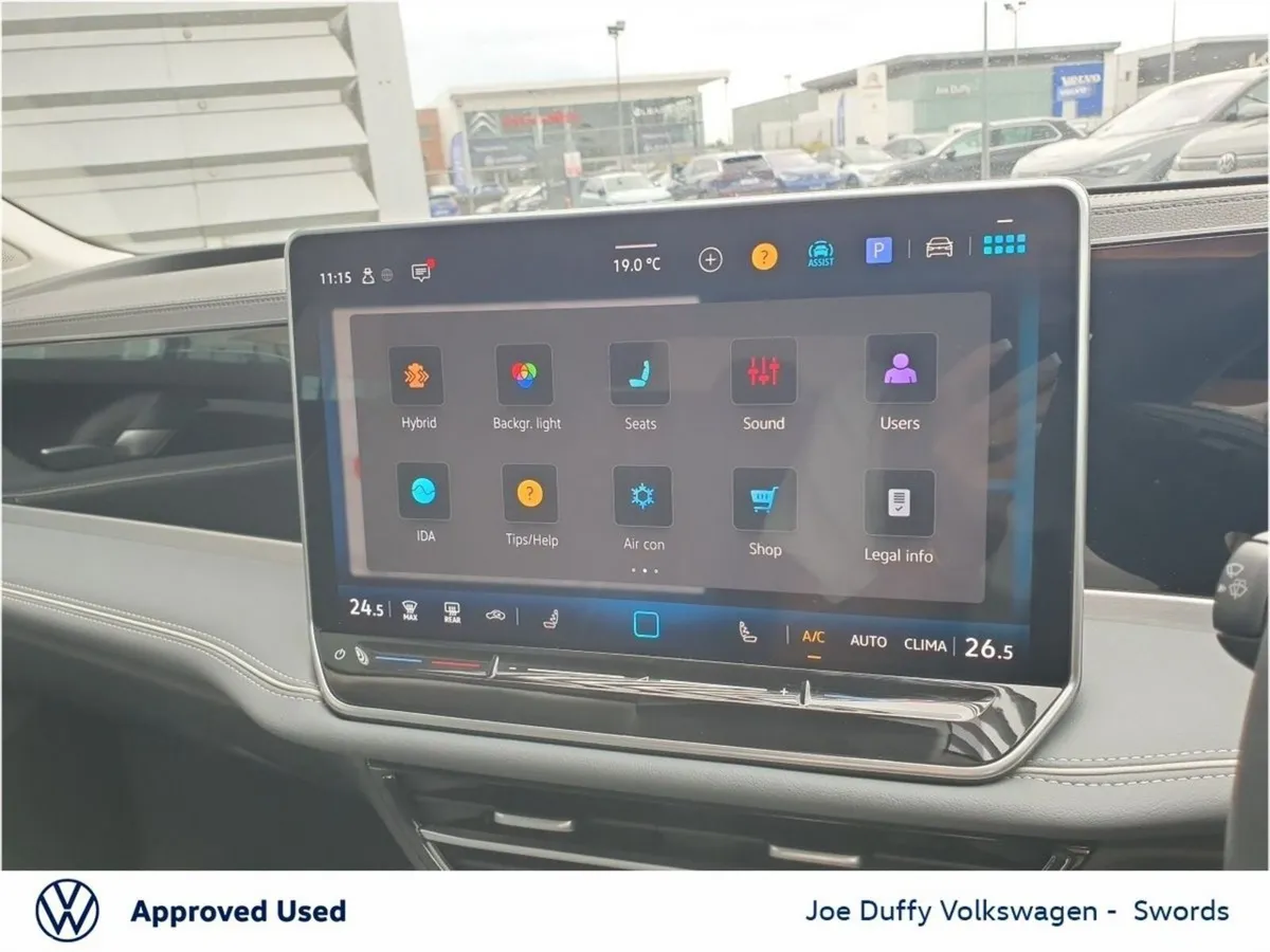 Volkswagen Passat Estate, Petrol Hybrid, 2025, White