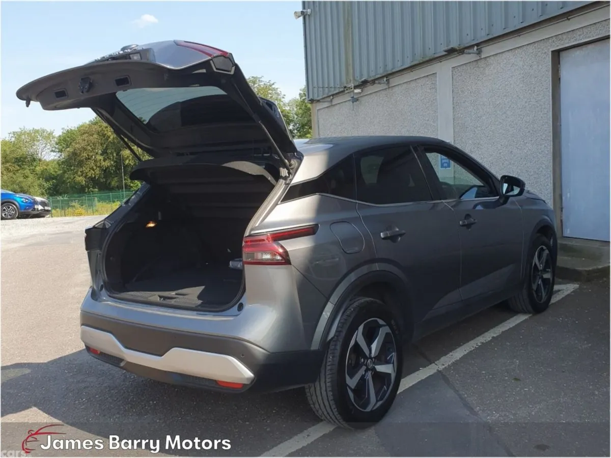 Nissan Qashqai MPV, Petrol, 2022, Grey