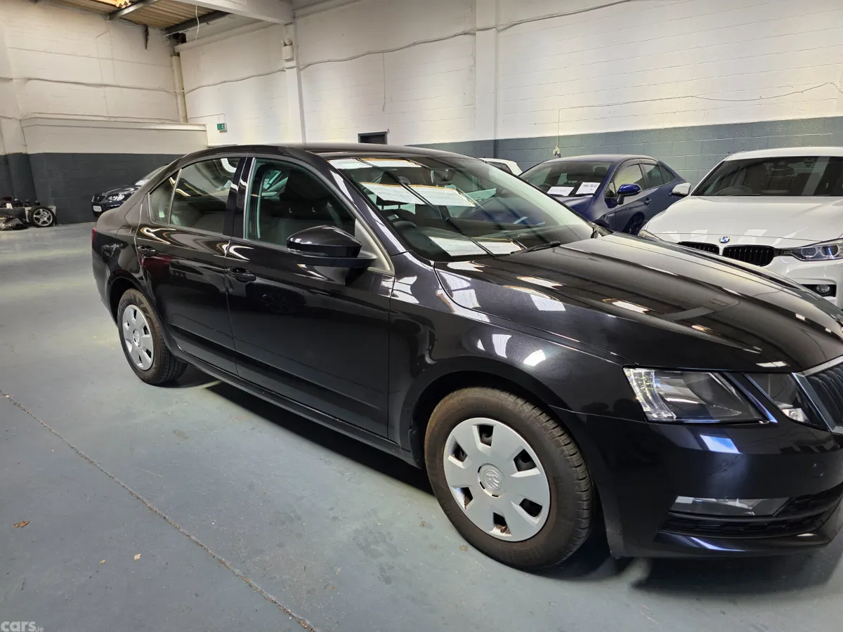 Skoda Octavia Saloon, Petrol, 2018, Black