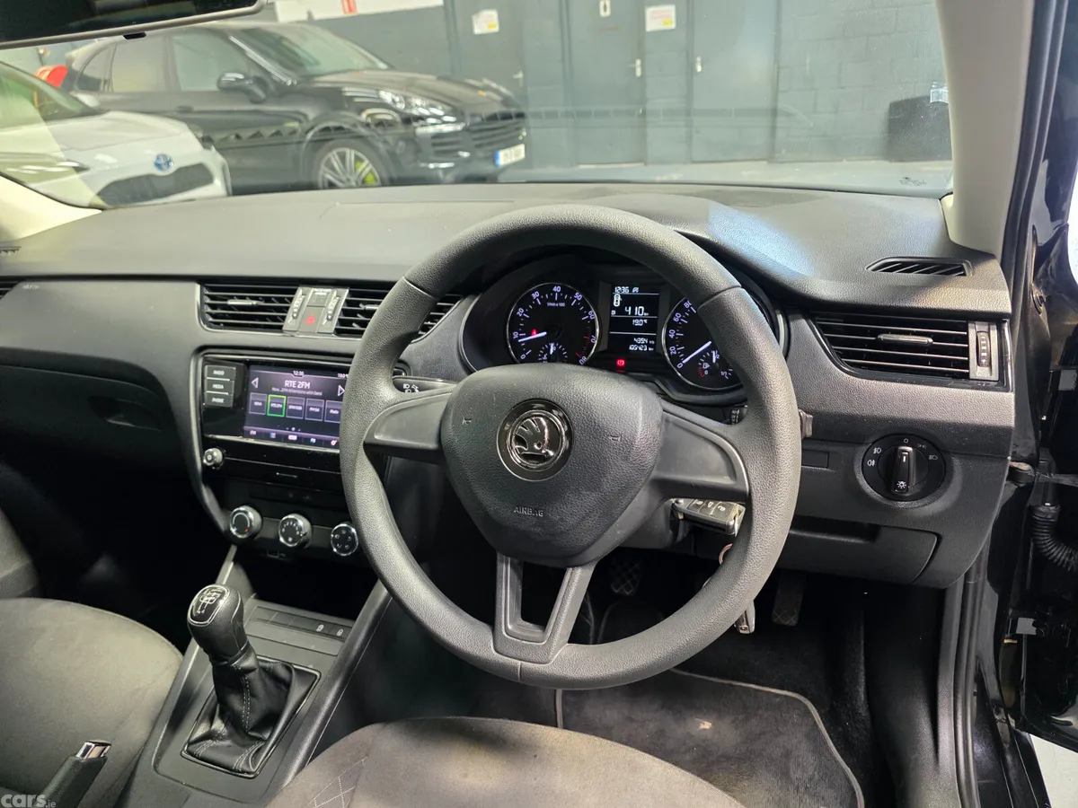 Skoda Octavia Saloon, Petrol, 2018, Black