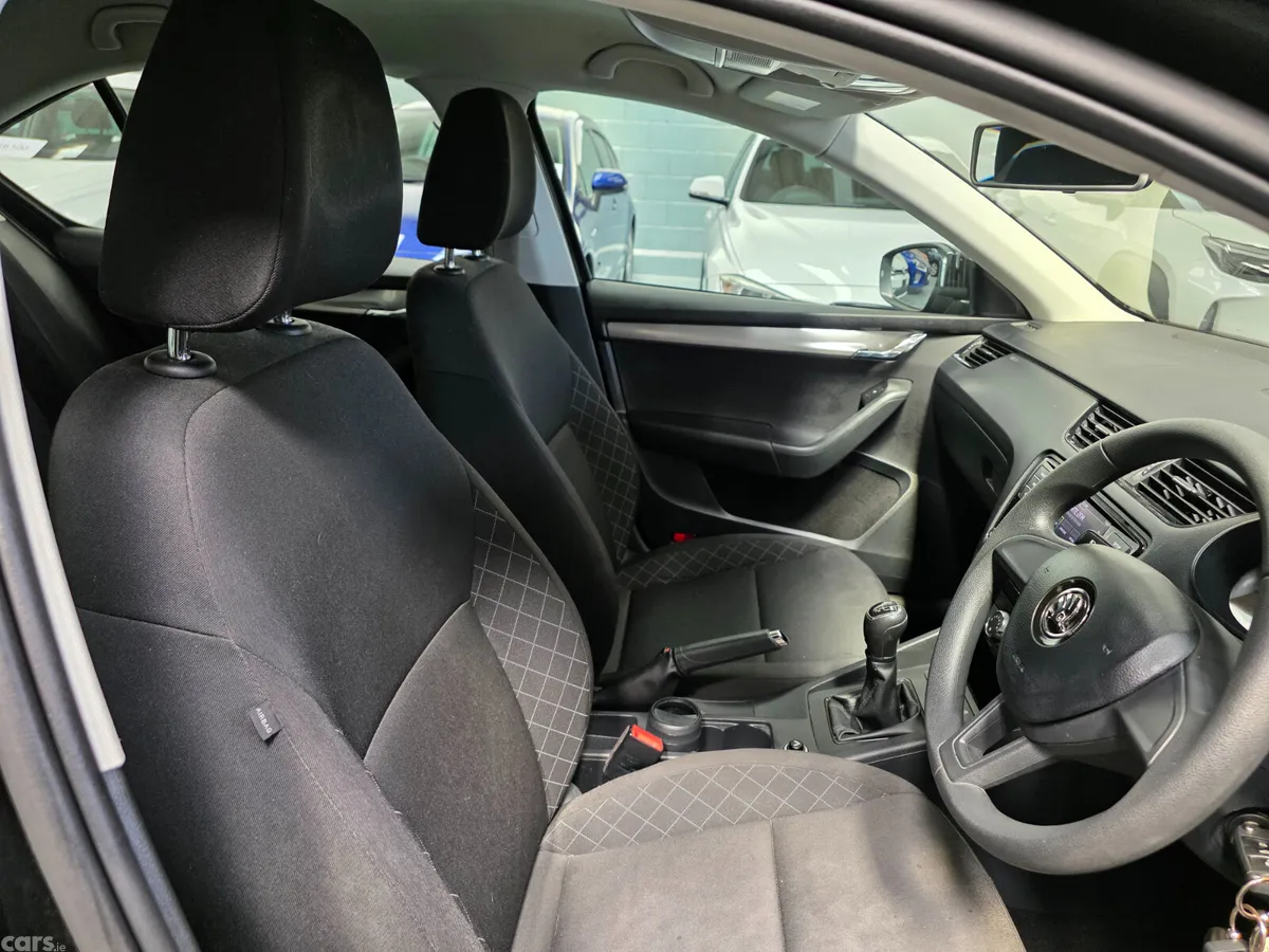 Skoda Octavia Saloon, Petrol, 2018, Black