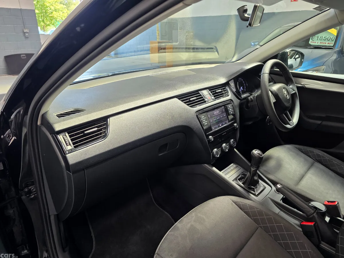Skoda Octavia Saloon, Petrol, 2018, Black