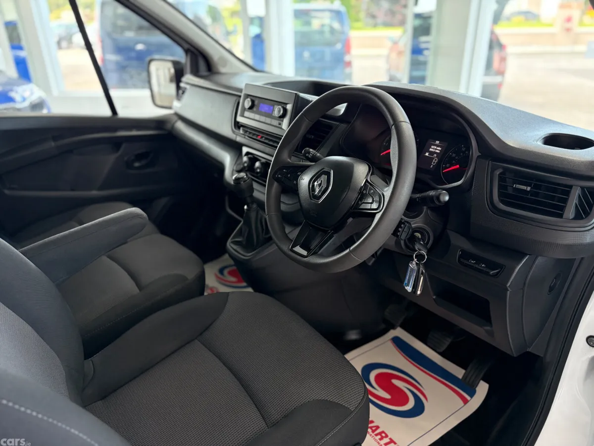 Renault Trafic MPV, Diesel, 2023, White