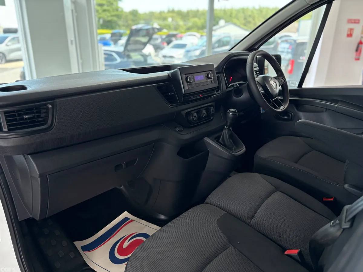 Renault Trafic MPV, Diesel, 2023, White