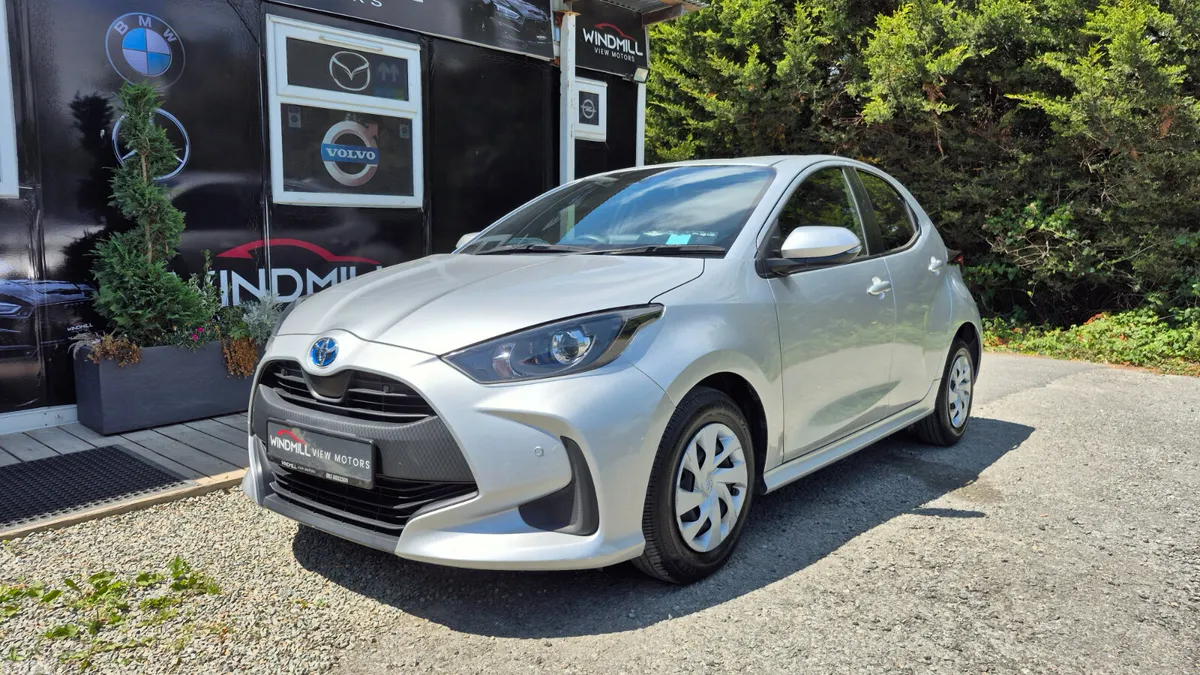 Toyota Yaris Hatchback, Petrol Hybrid, 2021, Silver