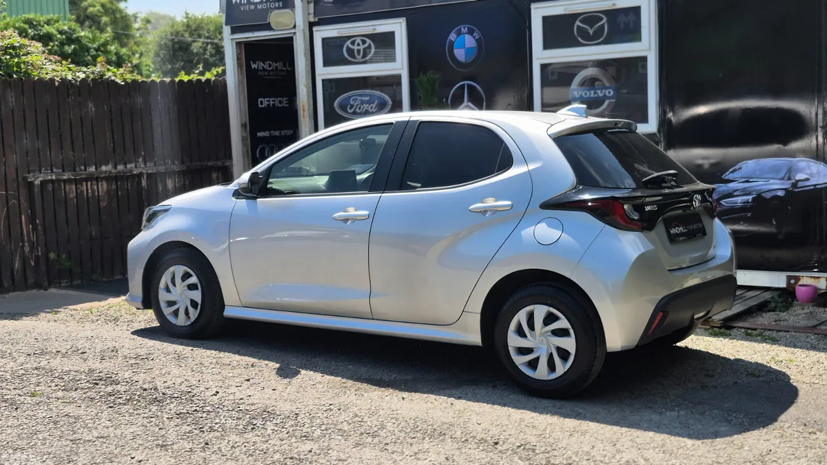 Toyota Yaris Hatchback, Petrol Hybrid, 2021, Silver