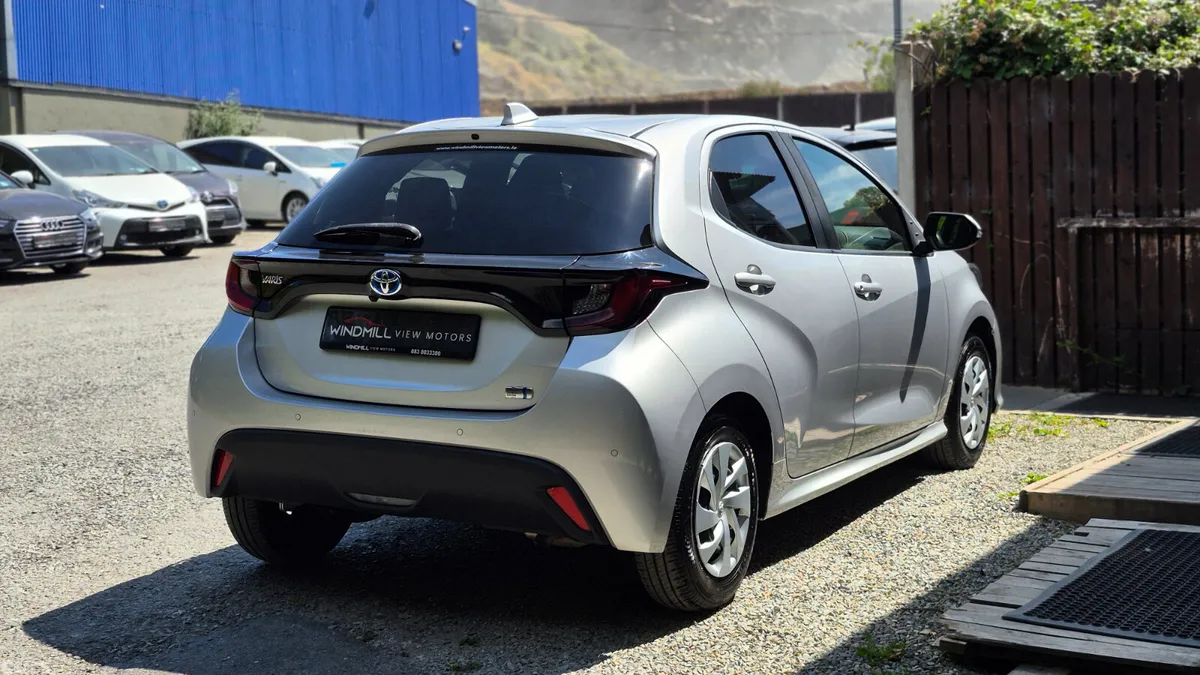 Toyota Yaris Hatchback, Petrol Hybrid, 2021, Silver