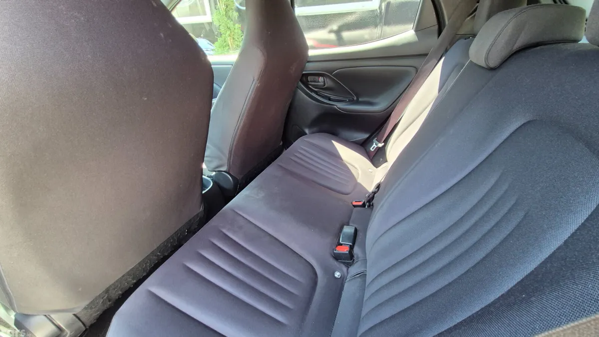 Toyota Yaris Hatchback, Petrol Hybrid, 2021, Silver