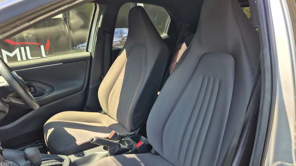 Toyota Yaris Hatchback, Petrol Hybrid, 2021, Silver