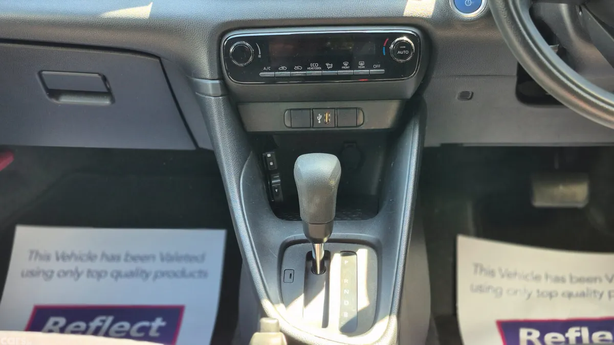 Toyota Yaris Hatchback, Petrol Hybrid, 2021, Silver