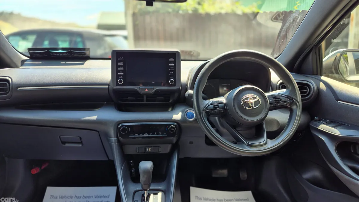 Toyota Yaris Hatchback, Petrol Hybrid, 2021, Silver