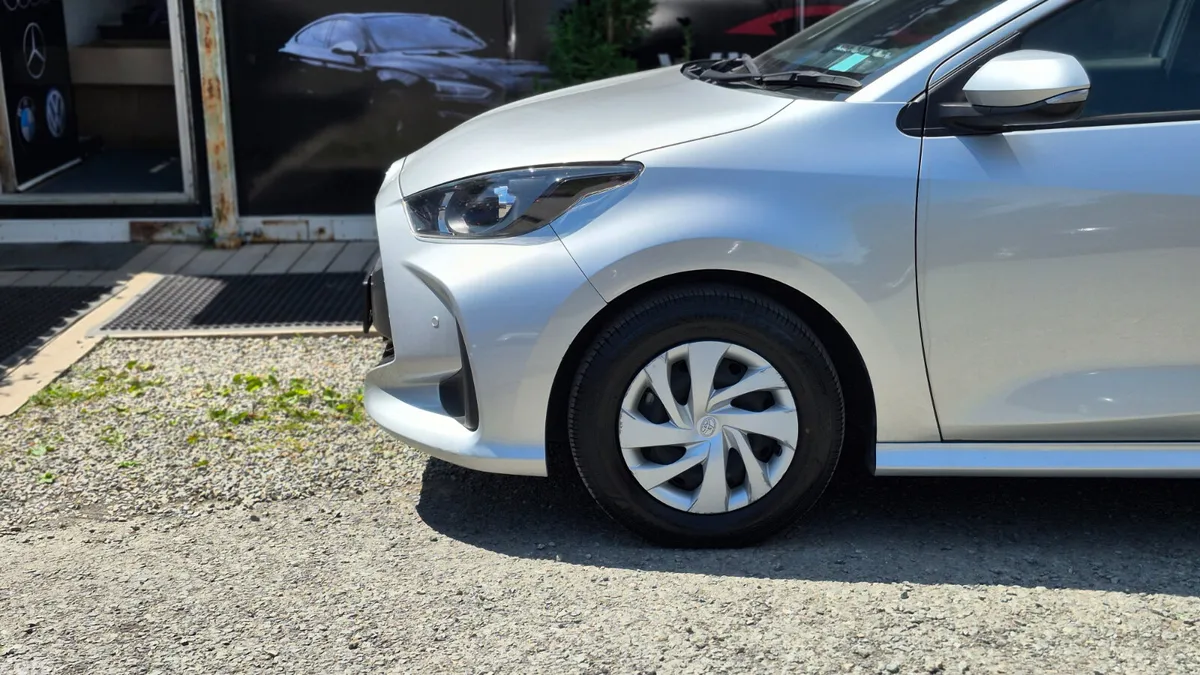 Toyota Yaris Hatchback, Petrol Hybrid, 2021, Silver