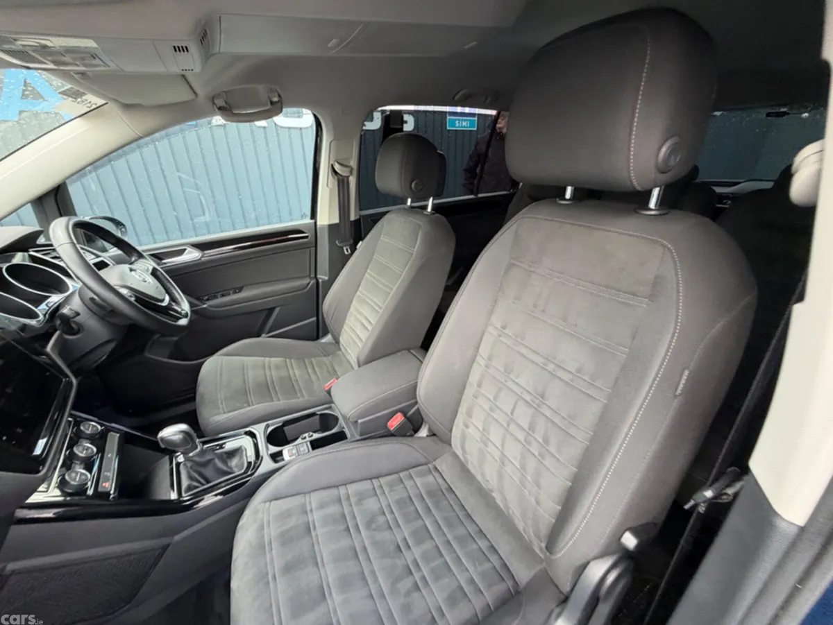 Volkswagen Touran MPV, Diesel, 2020, Black