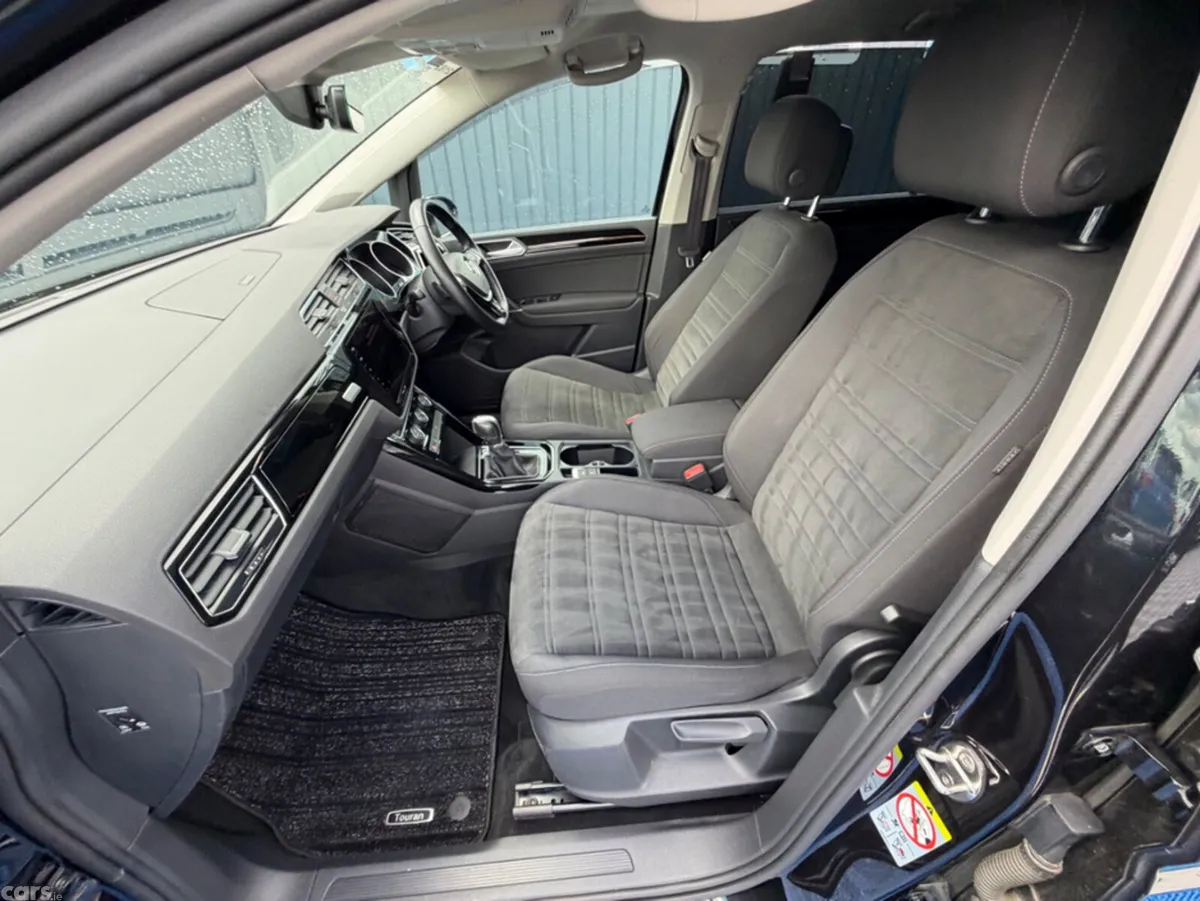 Volkswagen Touran MPV, Diesel, 2020, Black