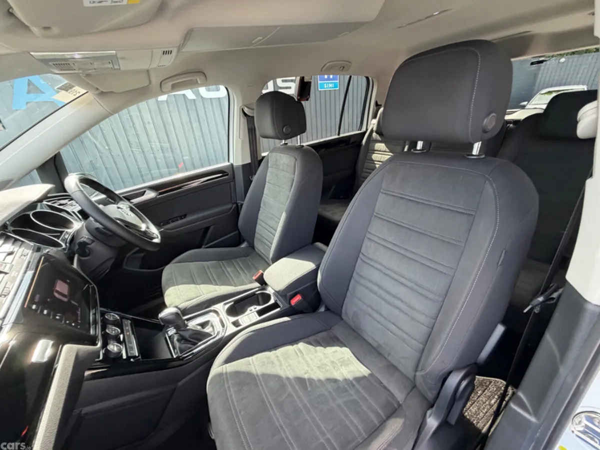 Volkswagen Touran MPV, Diesel, 2020, White