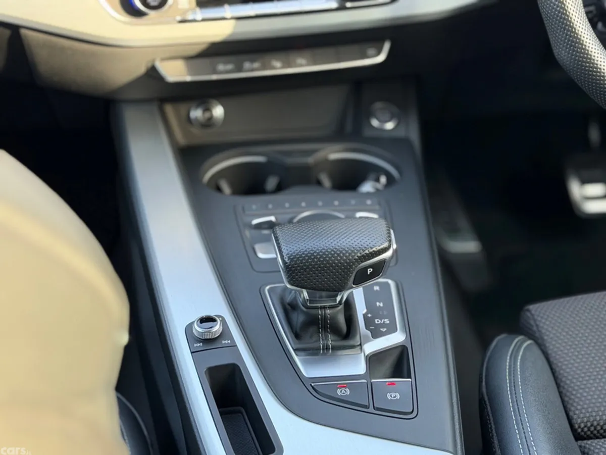 Audi A4 Estate, Petrol, 2019, White