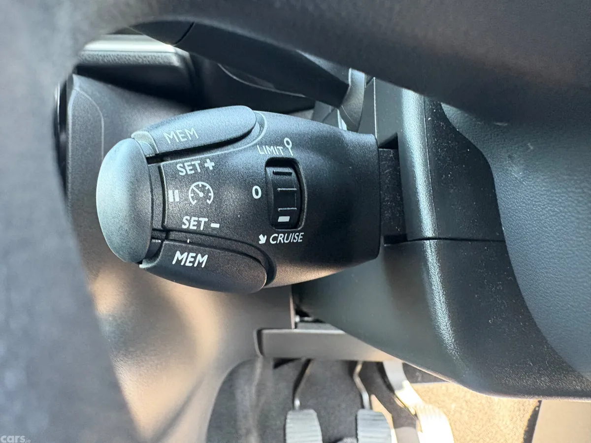 Citroen C3 Hatchback, Petrol, 2017, Red