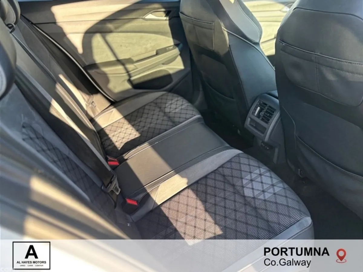 Volkswagen Golf Hatchback, Diesel, 2023, White