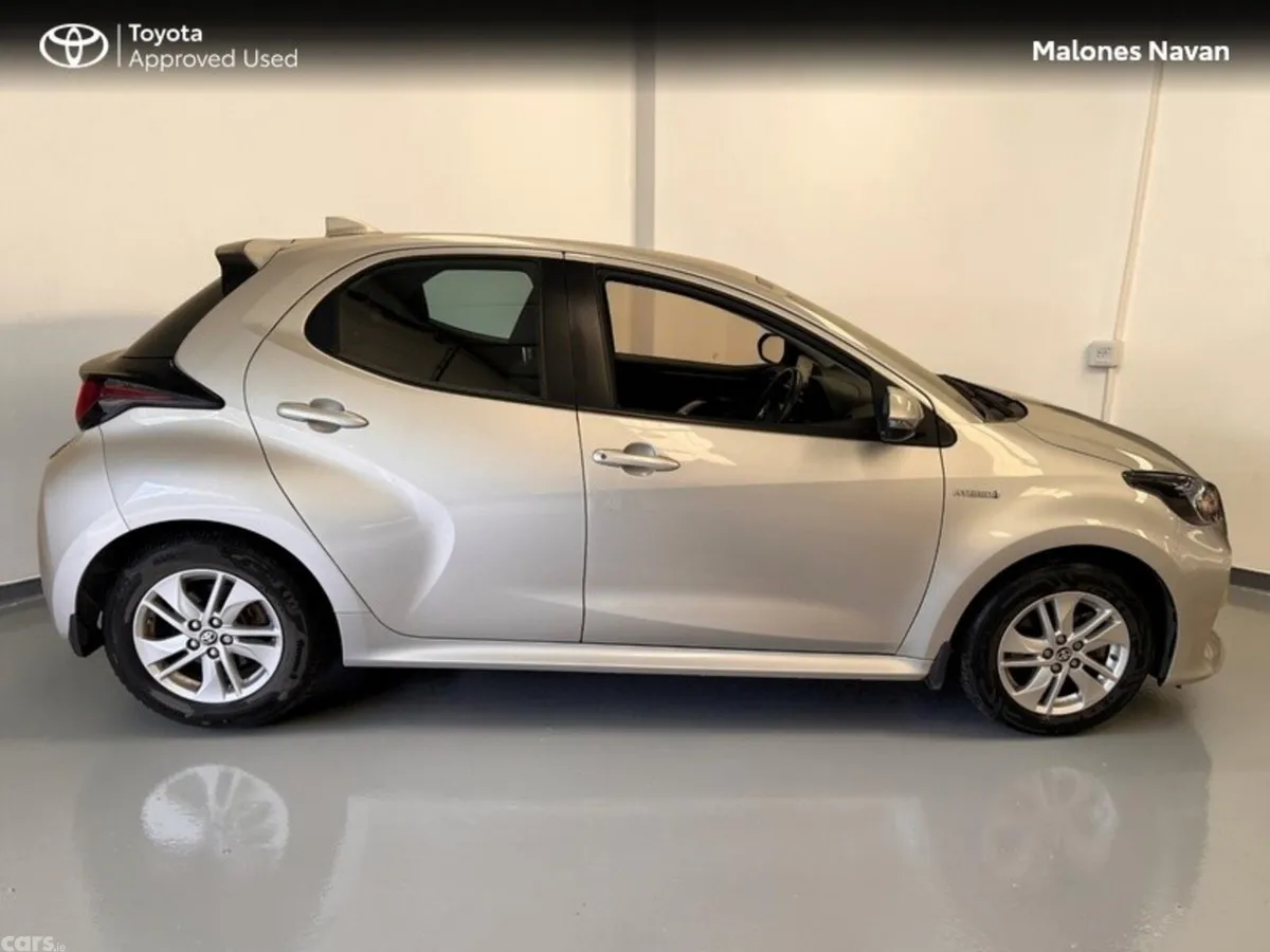 Toyota Yaris Hatchback, Petrol Hybrid, 2023, Silver