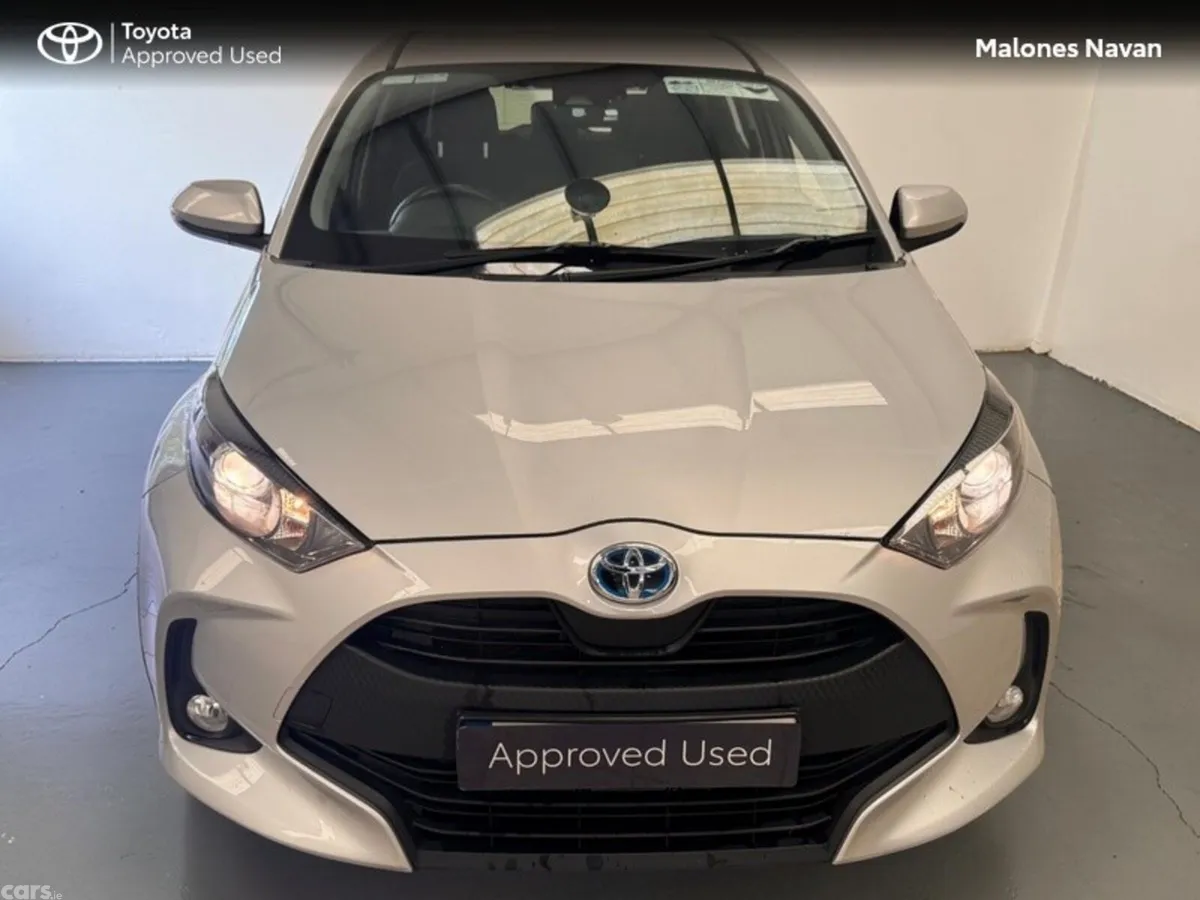 Toyota Yaris Hatchback, Petrol Hybrid, 2023, Silver