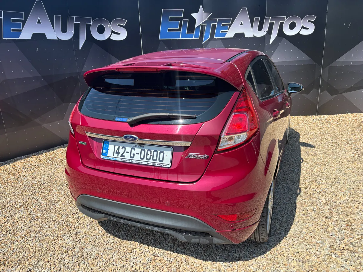 Ford Fiesta Hatchback, Petrol, 2014, Red