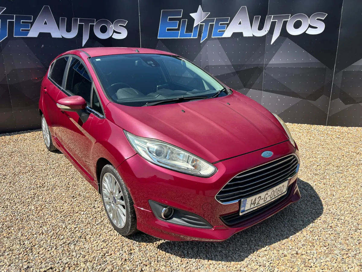 Ford Fiesta Hatchback, Petrol, 2014, Red