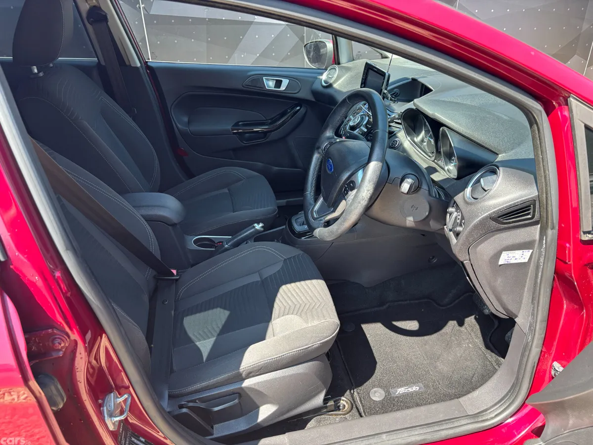Ford Fiesta Hatchback, Petrol, 2014, Red