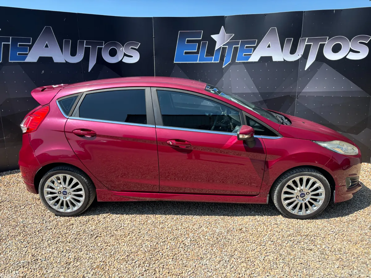 Ford Fiesta Hatchback, Petrol, 2014, Red